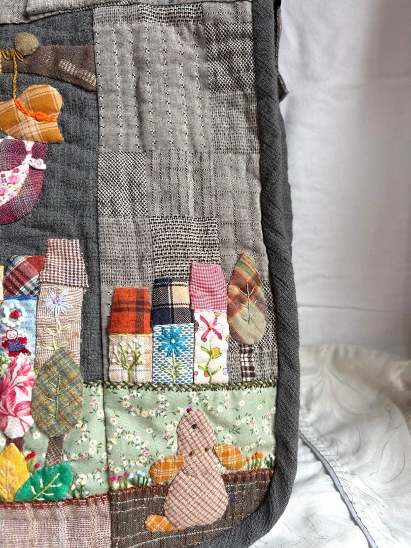 ハンドメイドパッチワーク　2way使い　大きめバック　ハウスと花とスー NO49