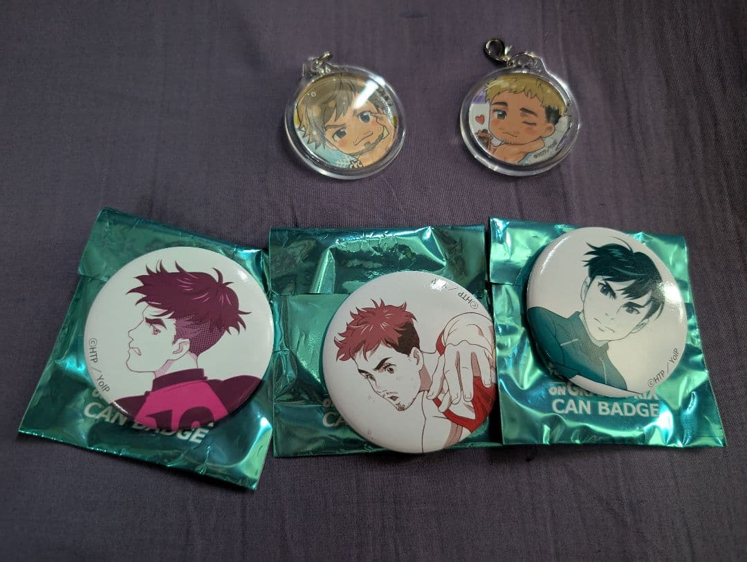 ユーリ!!! on ICE考察集＆ DVD全6巻収納BOX初回特典＆雑誌＆グッズ