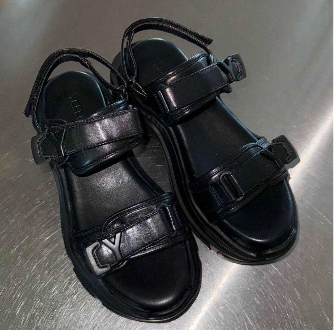 YELLO ブラック サンダル