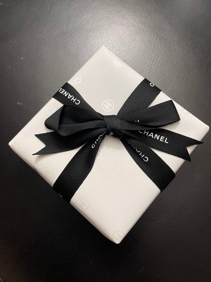 ⚫︎アメリカで購入　シャネル　ジュー ドゥ ルミエール　アイシャドウ/ハイライター