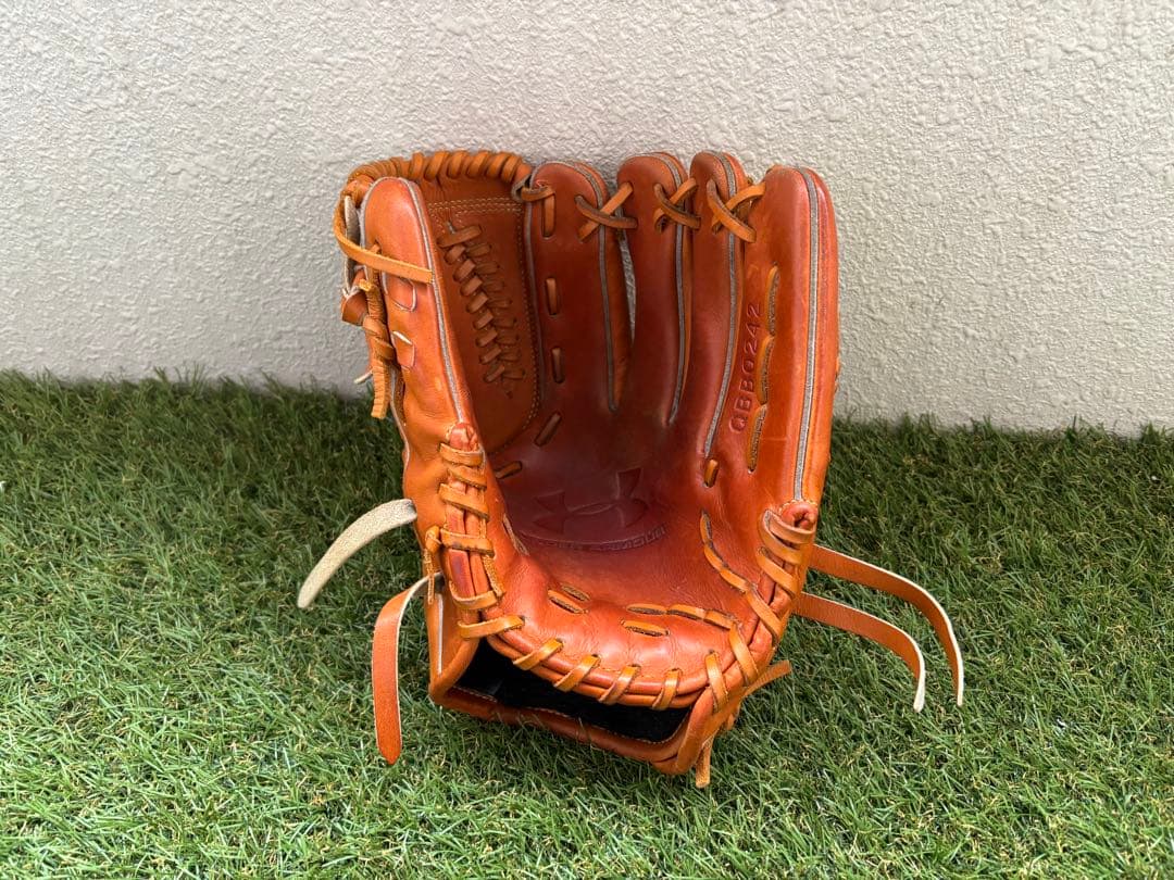 UNDER ARMOUR アンダーアーマー　一般軟式用右投げ用　QBB0242