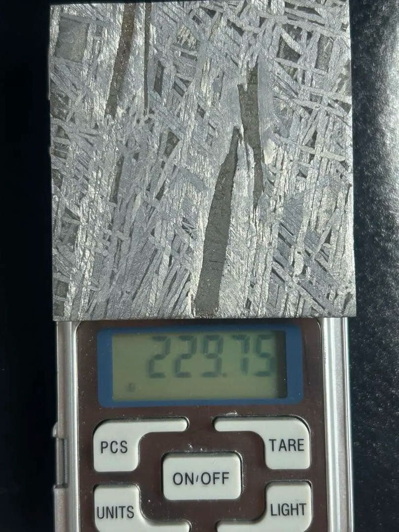 も*も様 アルタイ鉄隕石　パワーストーン 美しいスクエアシェイプ　約229.15