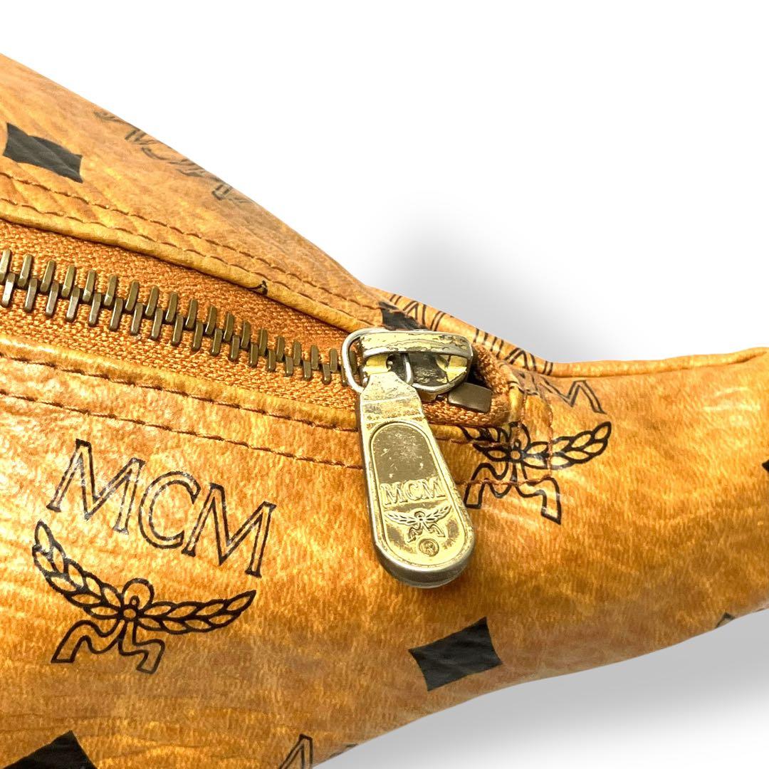 【美品】MCM エムシーエム　ボディバッグ　レザー　ヴィセトス柄　コニャック