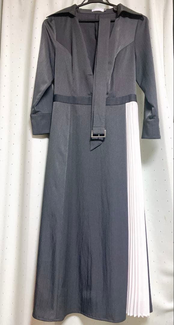 overE シャツプリーツワンピース25SS チャコール　U65