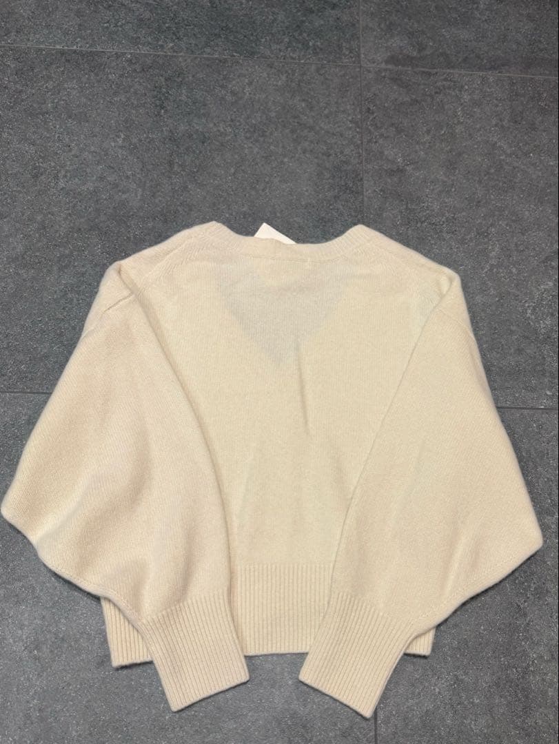 新品未使用タグ付き　NOBLE カシミヤ混Vネックパフスリーブカーディガン　白