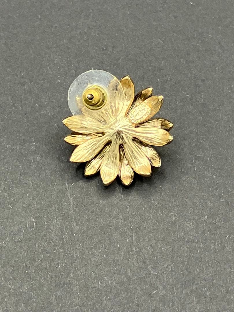 takashi さま専用！CHANEL 花デザイン ピアス　片耳