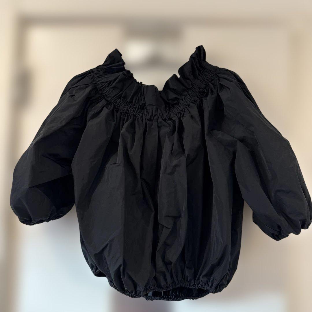 Cygneフリルギャザーオフショルダーブラウス！人気のブラックです！シーニュ