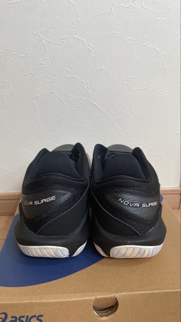 NOVA SURGE LOW バッシュ　バスケットボール　アシックス asics