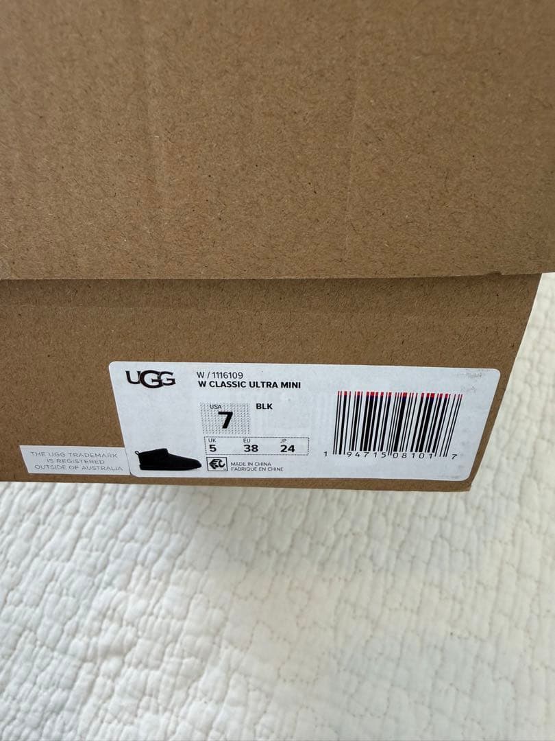 UGG クラシックウルトラミニ　24 新品未使用　ブラック