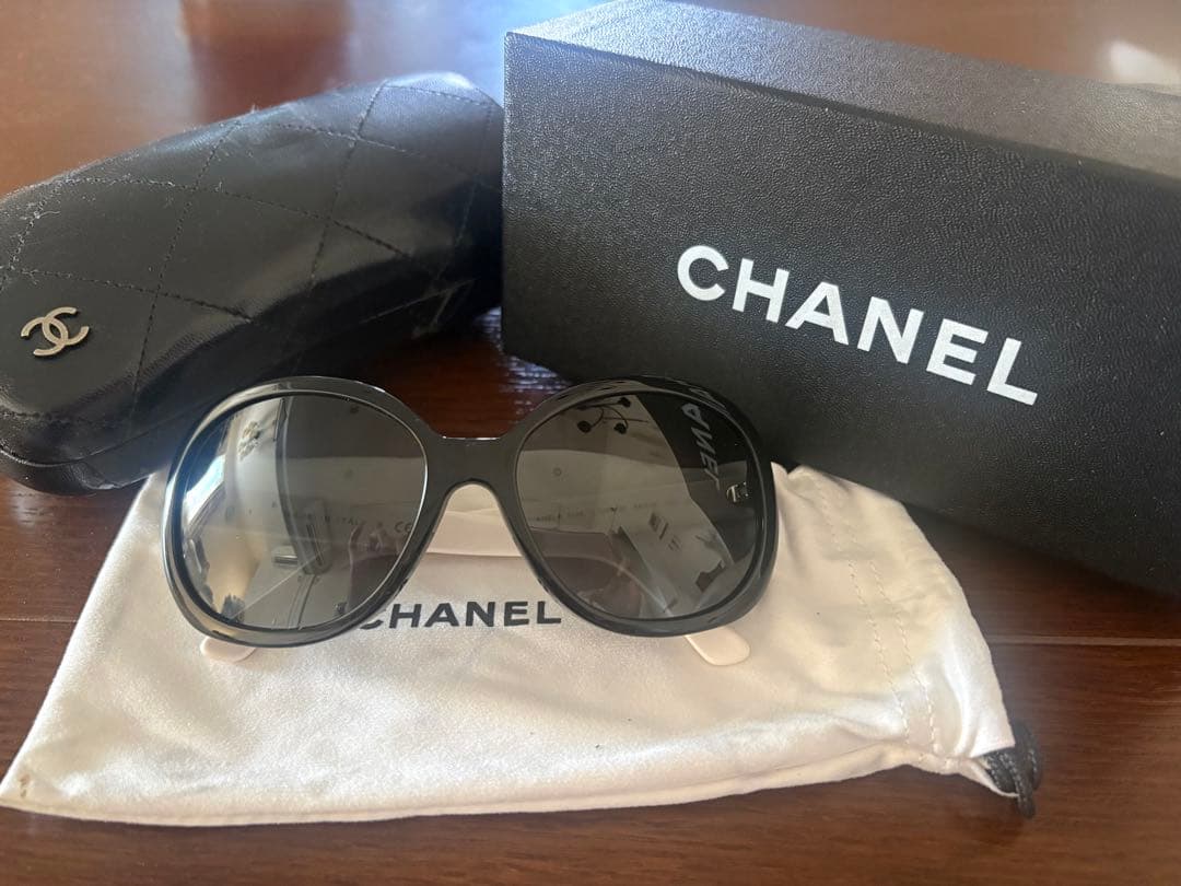 TANAKA 様限定⭐︎CHANEL ラウンド型サングラス ブラック ホワイト