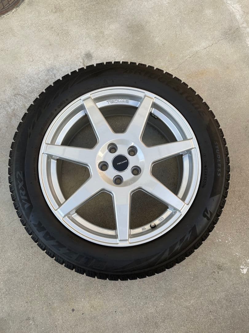 ボルボV60CC用　スタッドレスタイヤとホイールのセットで1本売りです。