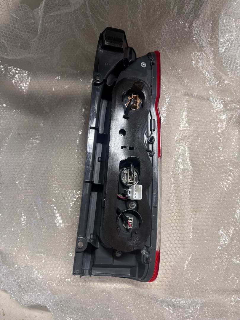 【新品】ハイエース7型純正テールランプ 左右セット