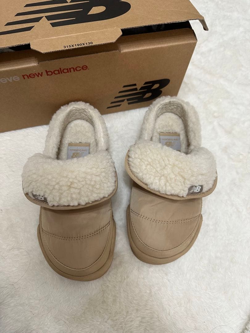NEW BALANCE ニューバランス　スリッパ　クロックス　ふわふわ靴