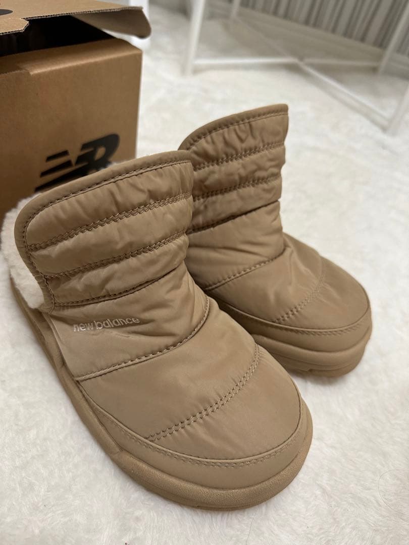 NEW BALANCE ニューバランス　スリッパ　クロックス　ふわふわ靴