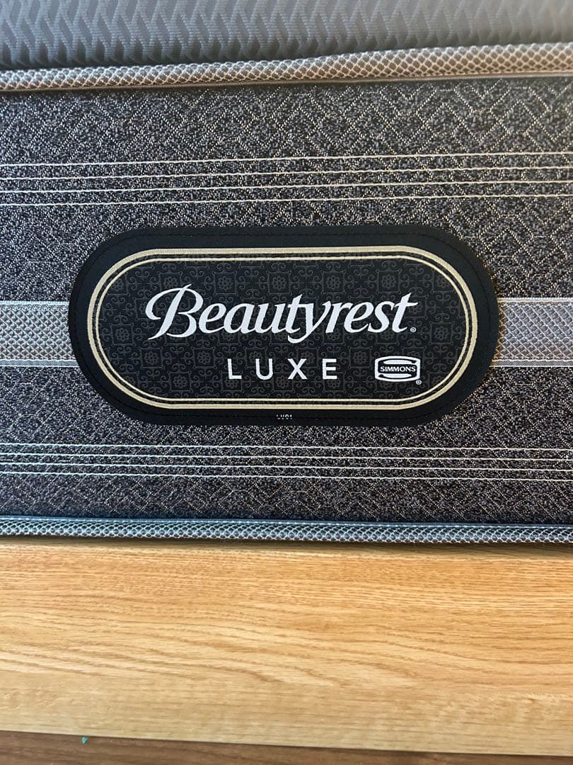 シモンズBeautyrest プラッシュピロートップ　セミダブル　フレーム付き