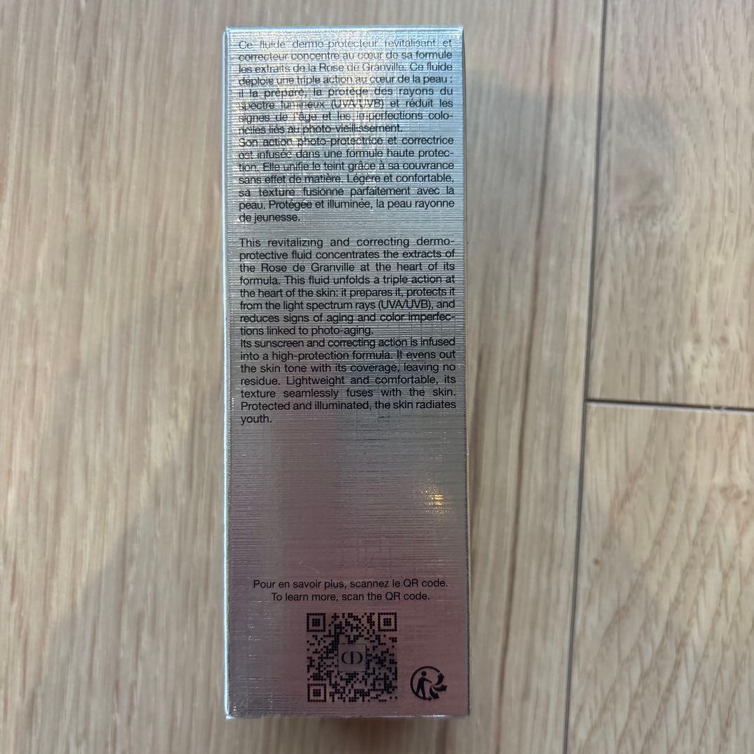 【Dior】　プレステージ　ル　プロテクターUV ルミエール 00 30ml