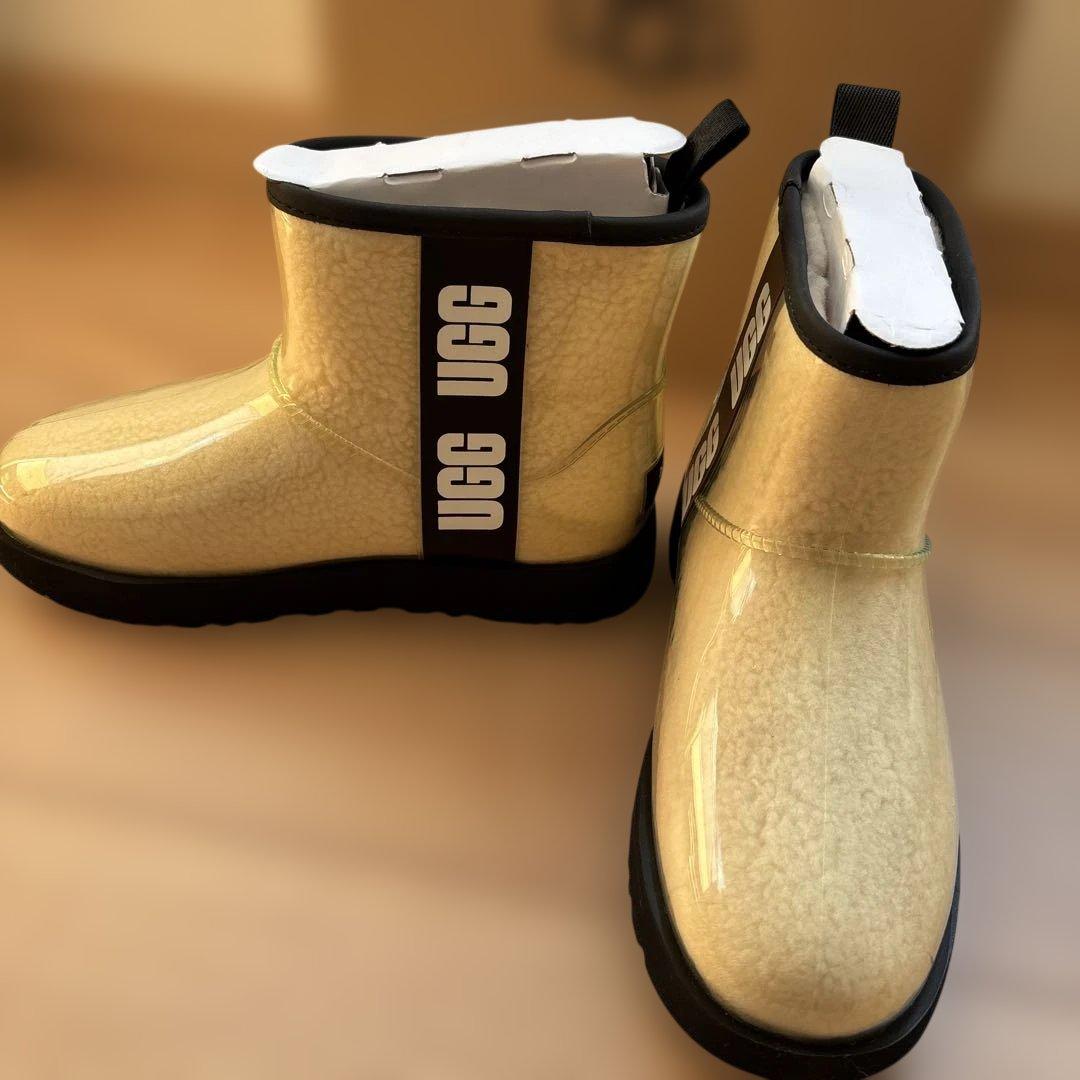 UGG クリアボア・レインブーツ　サイズUSA7