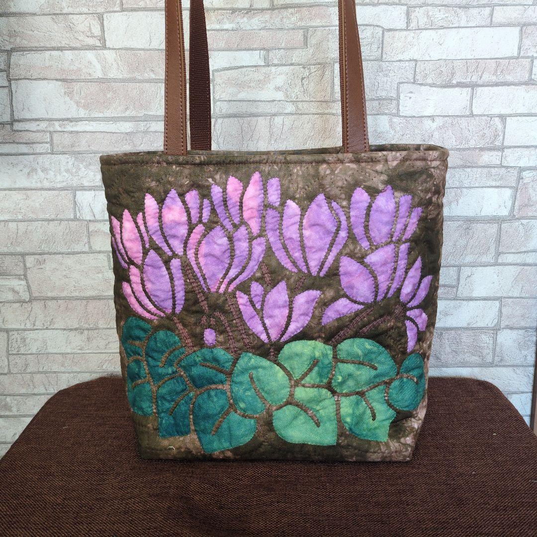 シクラメンのハワイアンキルトバッグ　ハンドメイド