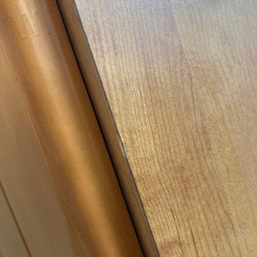 ナチュラル　木製 3ドア　ワードローブ　花の装飾付き