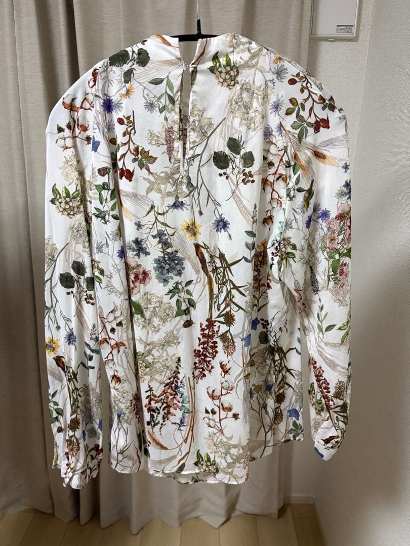 TOMORROWLAND インクリーズフラワープリントブラウス
