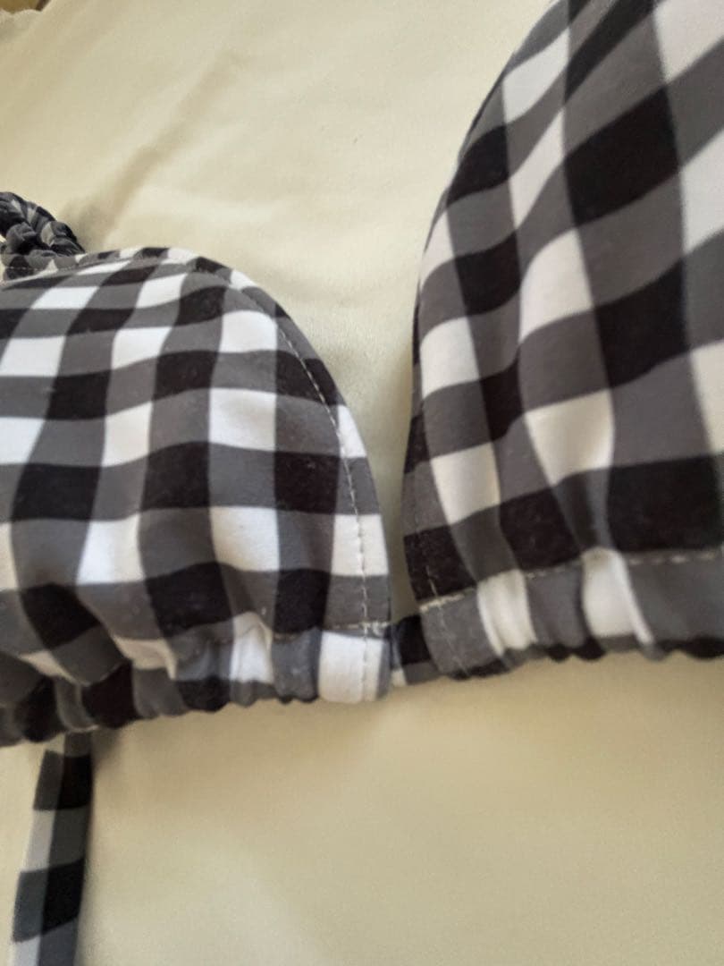 B.　アリシアスタン　Madeline Girlish