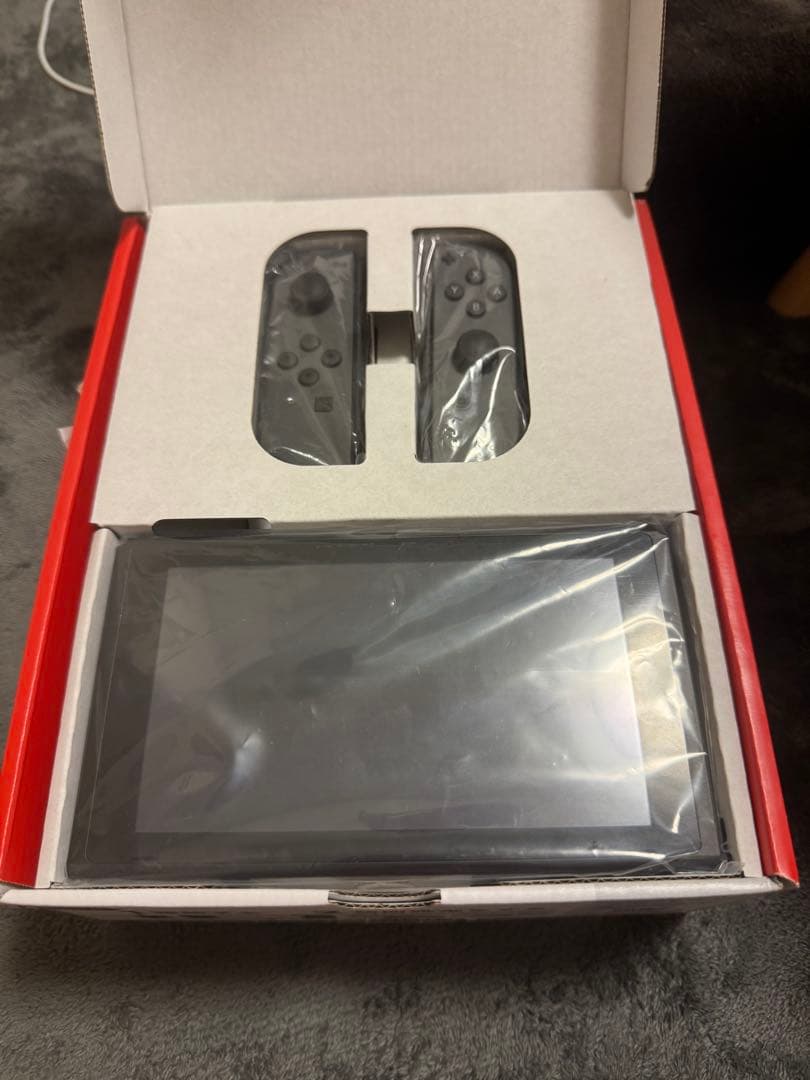 Nintendo Switch 本体 + Joy-Con コントローラー