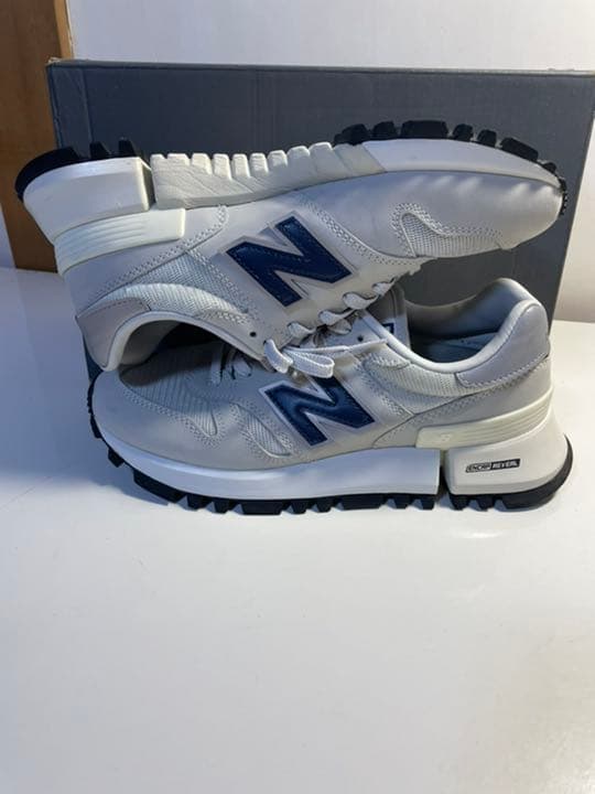 ニューバランス　スニーカー　1300