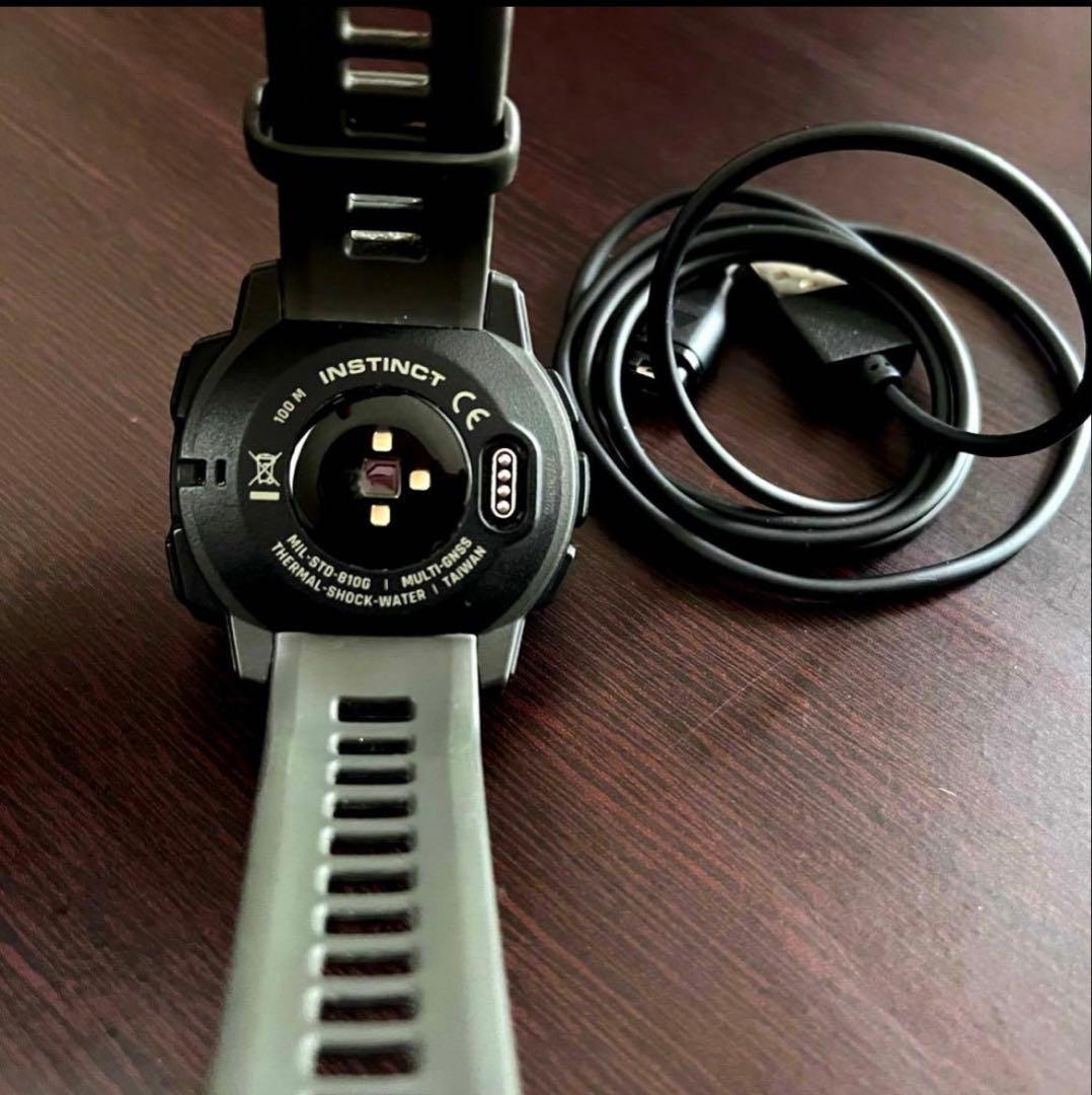 GARMIN INSTINCTデジタル腕時計 USB充電ケーブル付き