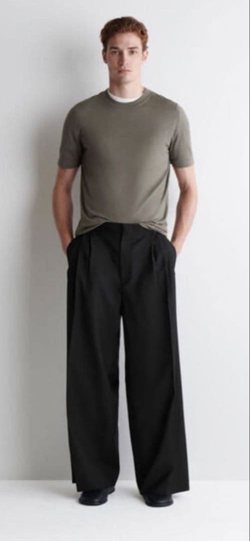 COS プリーツウールワイドレッグパンツ ブラック　52