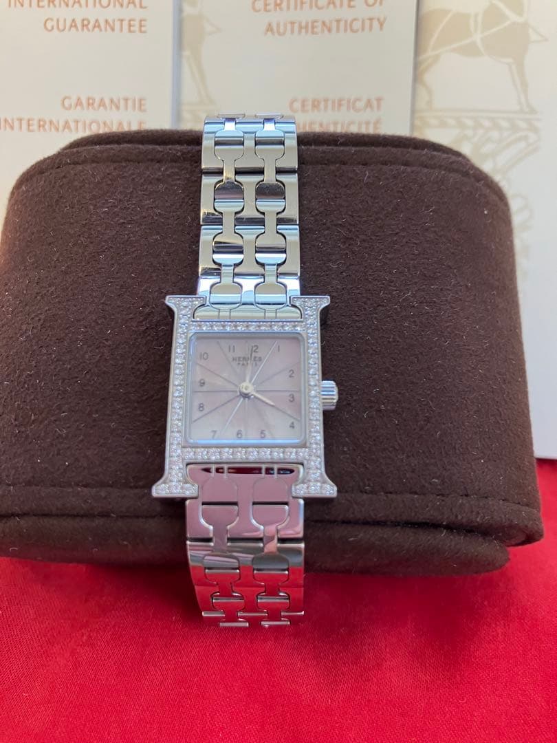 雑貨ショップ【HERMES】エルメス Hウォッチ ベゼルダイヤ　ピンク