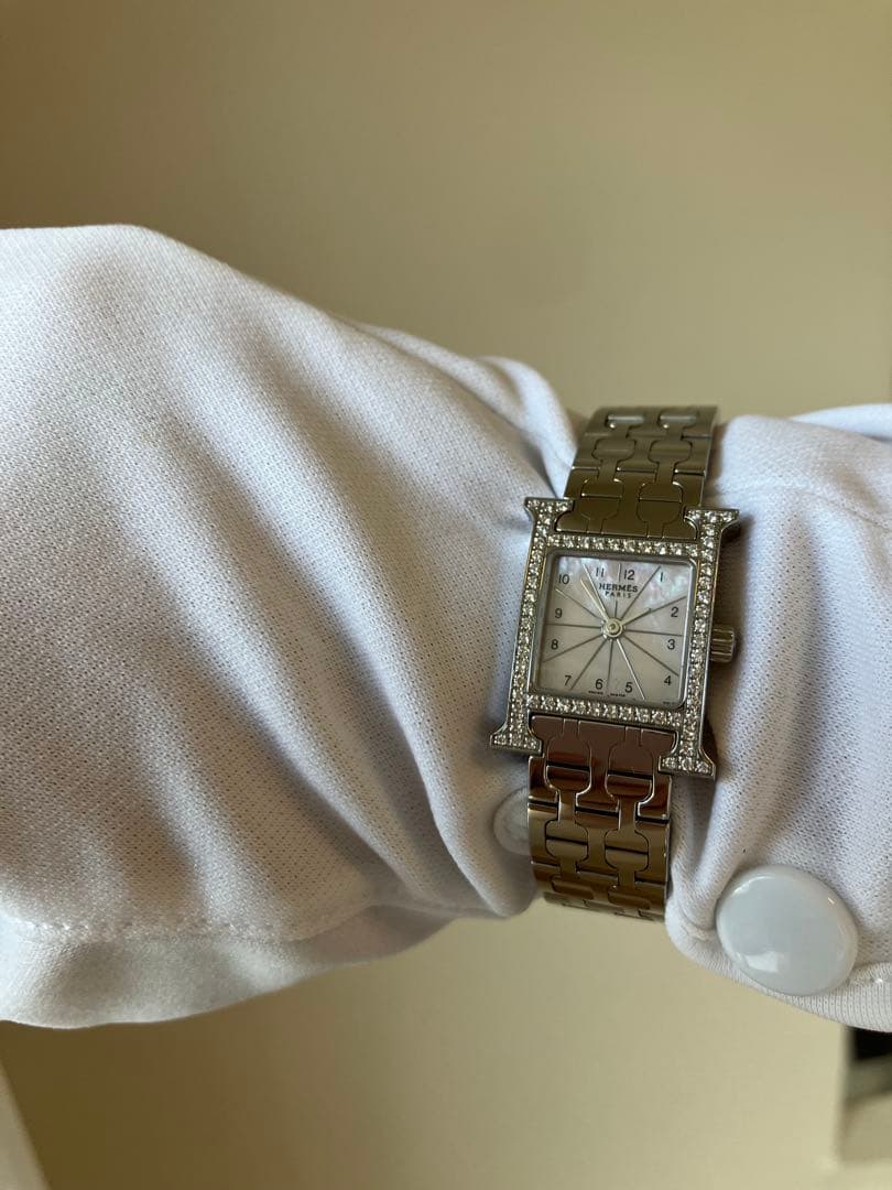 雑貨ショップ【HERMES】エルメス Hウォッチ ベゼルダイヤ　ピンク