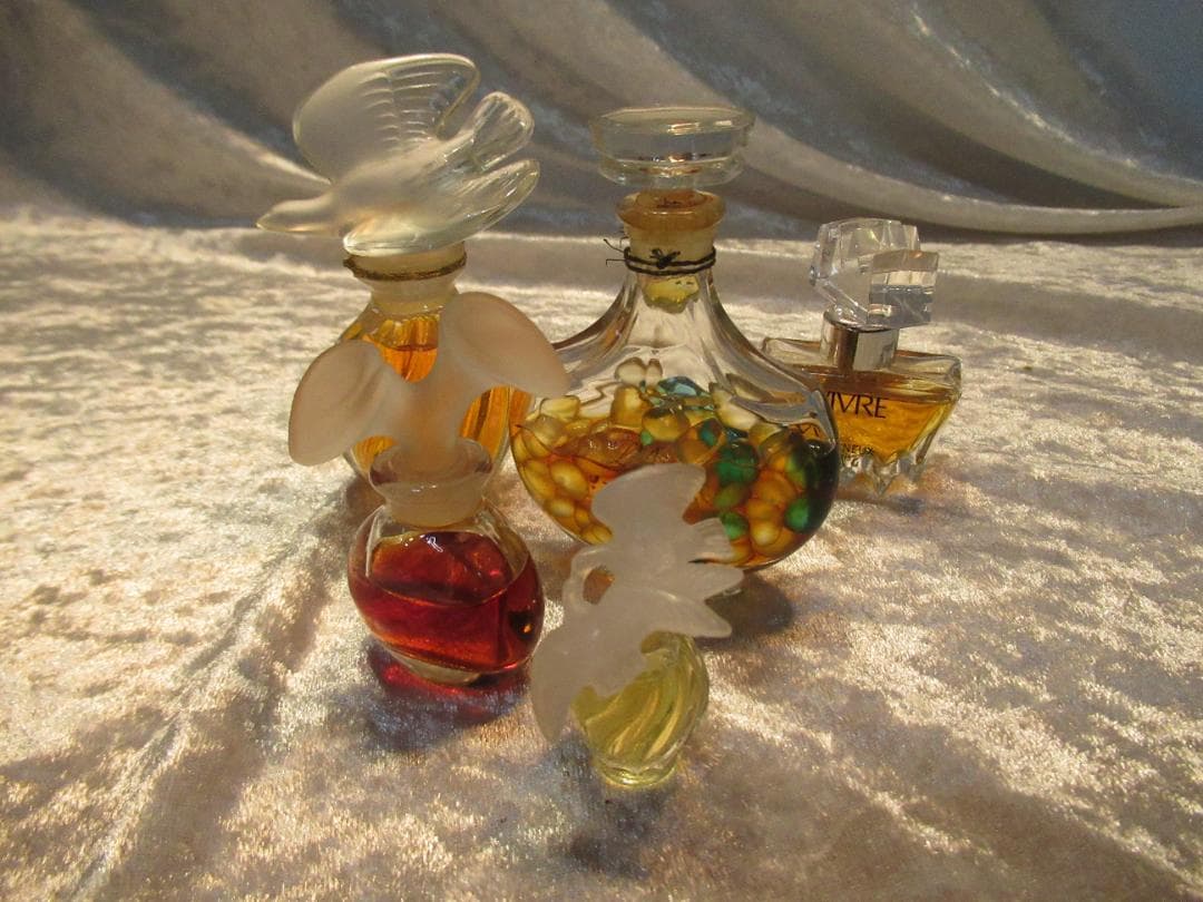香水瓶30個　シャネル　ディオール　ブルガリ　ラリックなど