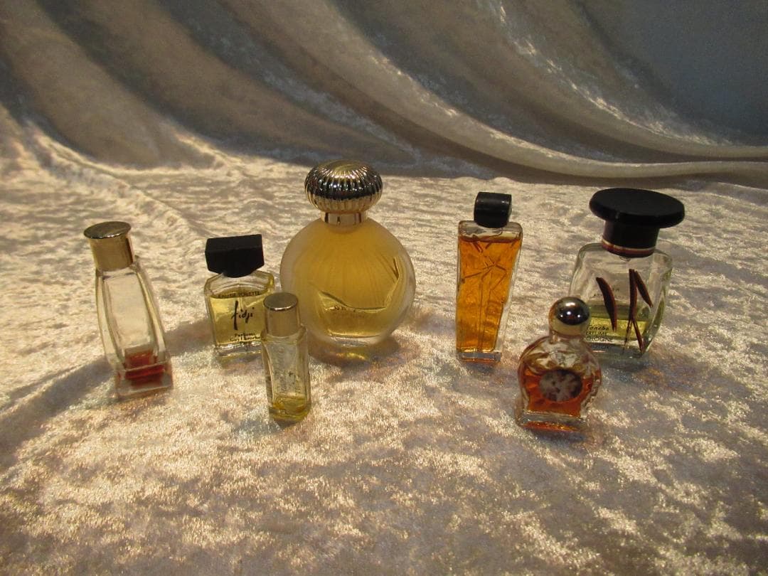 香水瓶30個　シャネル　ディオール　ブルガリ　ラリックなど