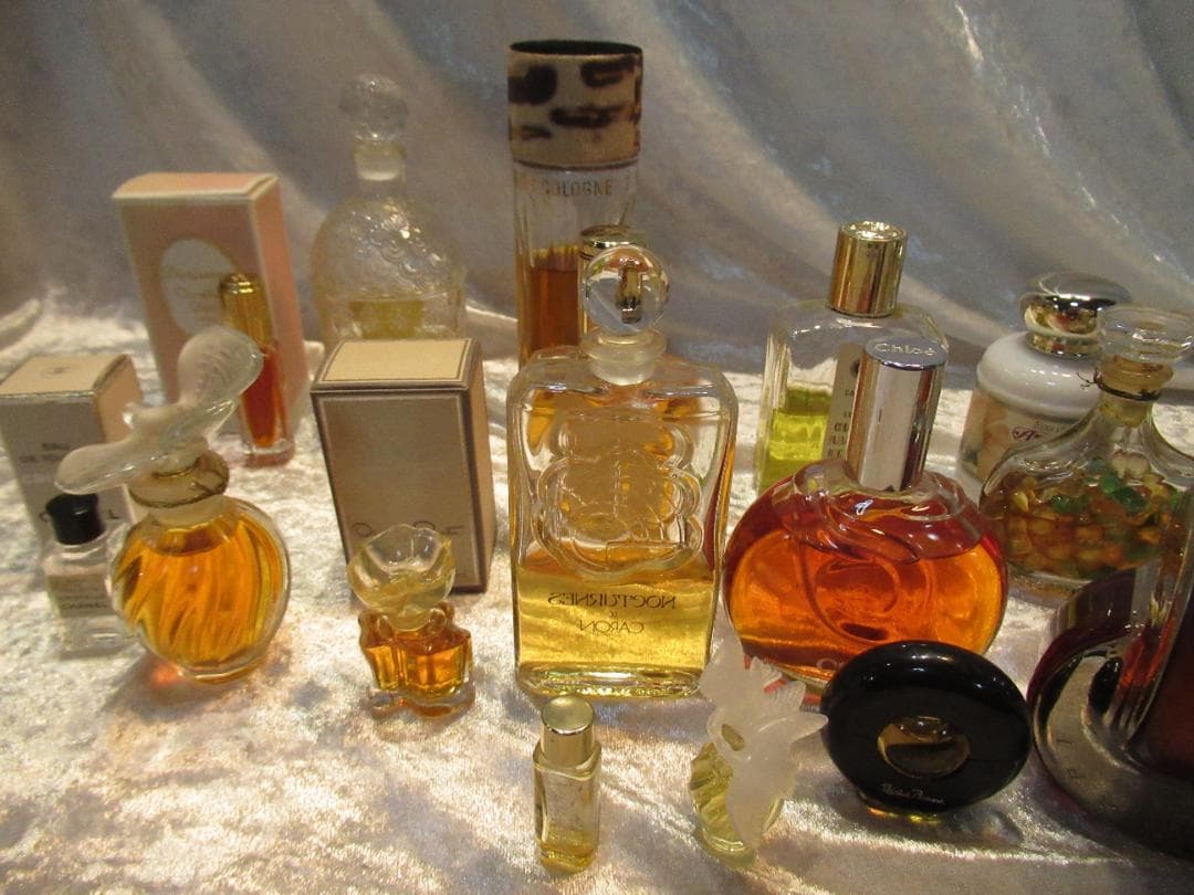 香水瓶30個　シャネル　ディオール　ブルガリ　ラリックなど