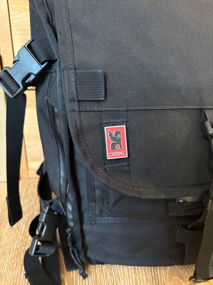Chrome ブラック メッセンジャーバッグ ワルシャワ ミディアム