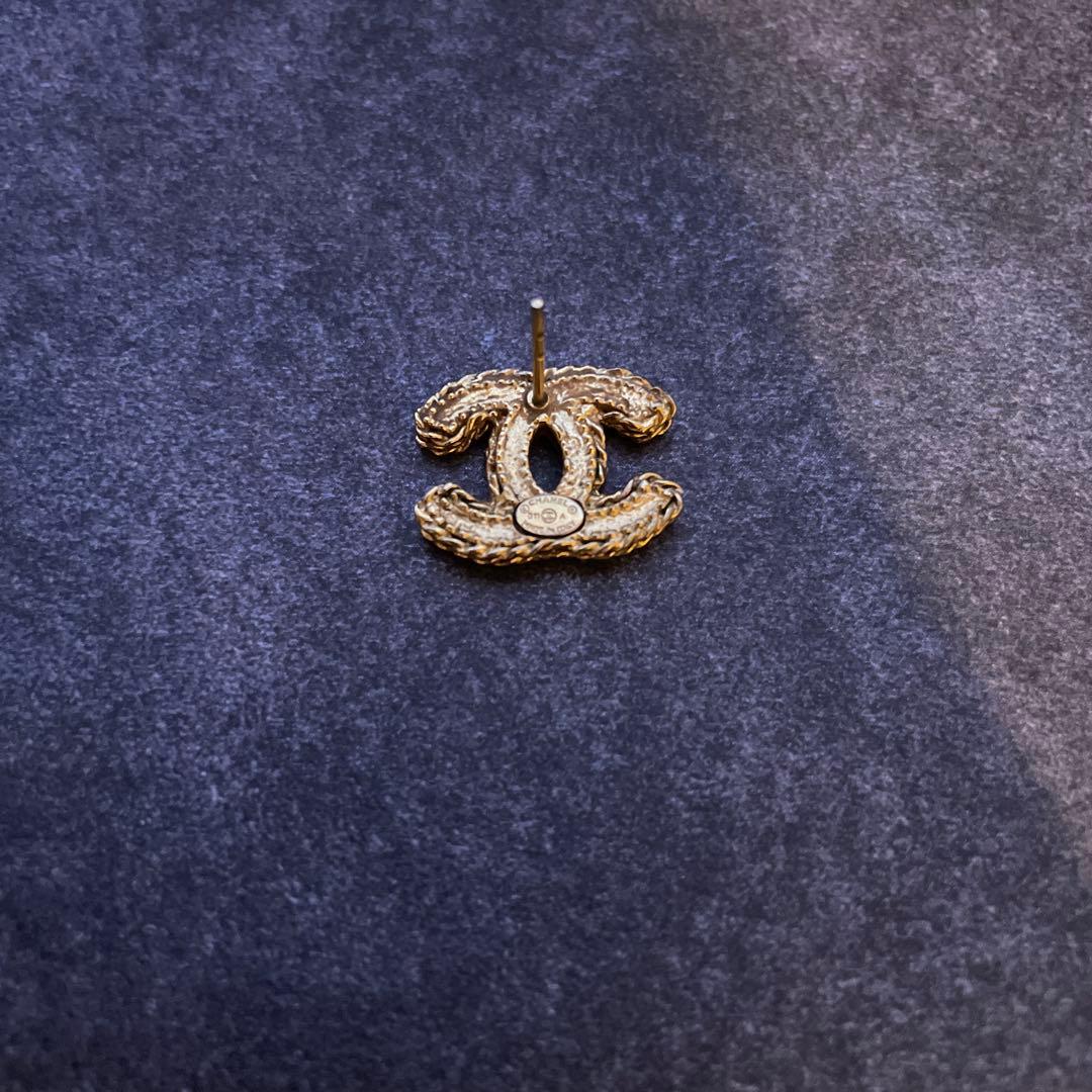 CHANEL ゴールドロゴピアス