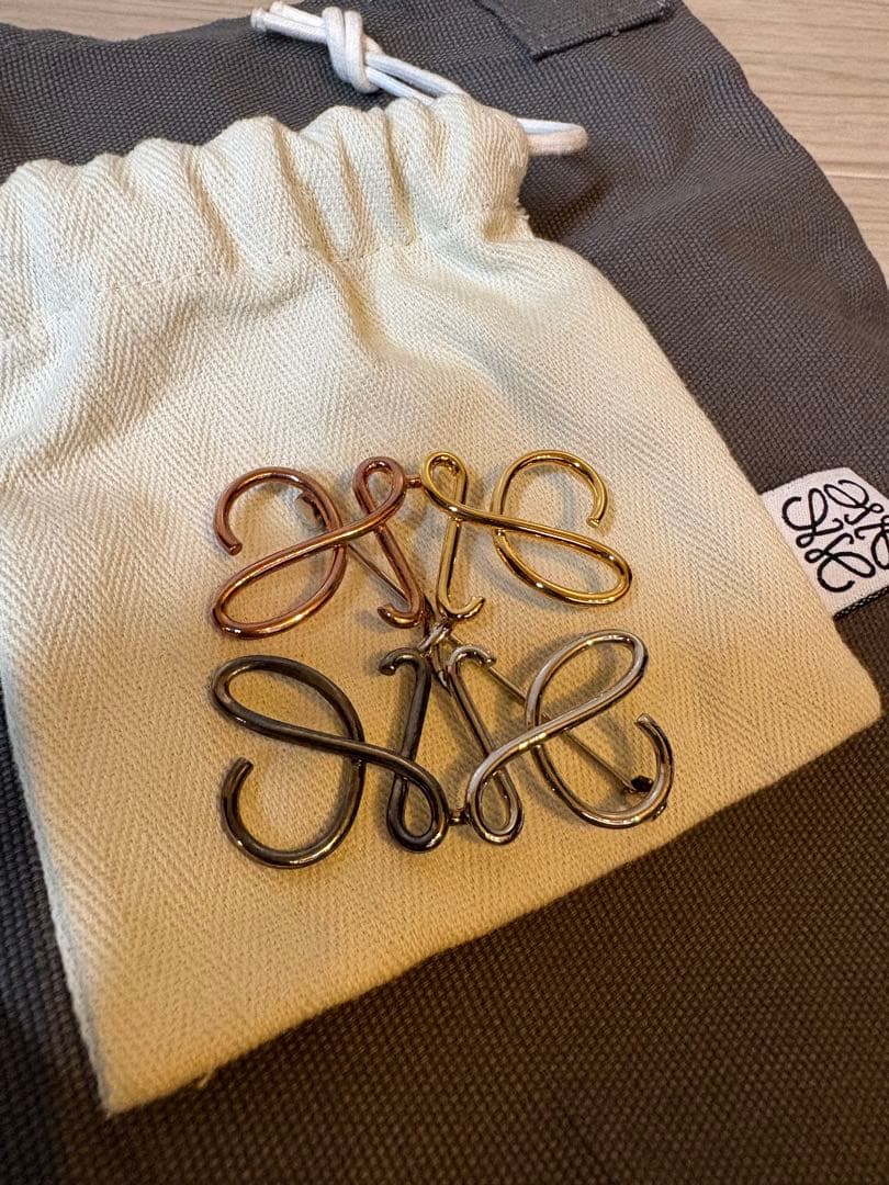 LOEWE ロエベ ブローチ マルチカラー 4色カラー