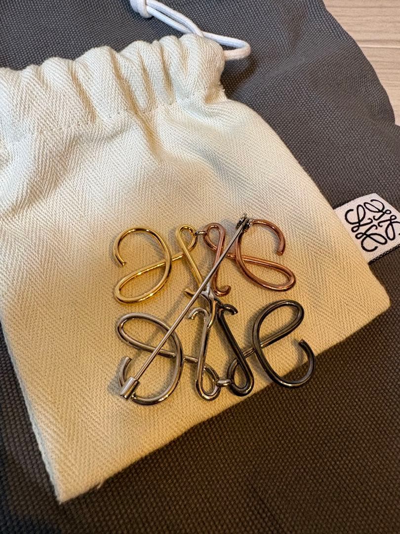 LOEWE ロエベ ブローチ マルチカラー 4色カラー