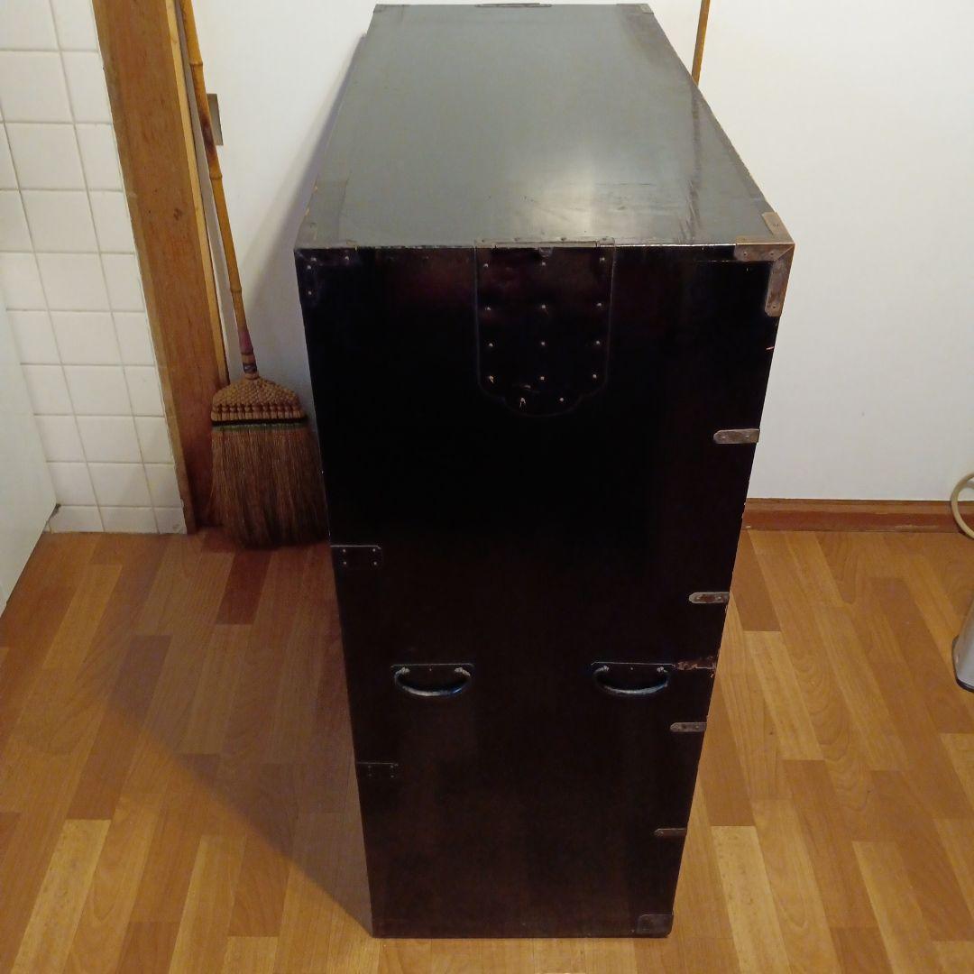 渋い箪笥です。