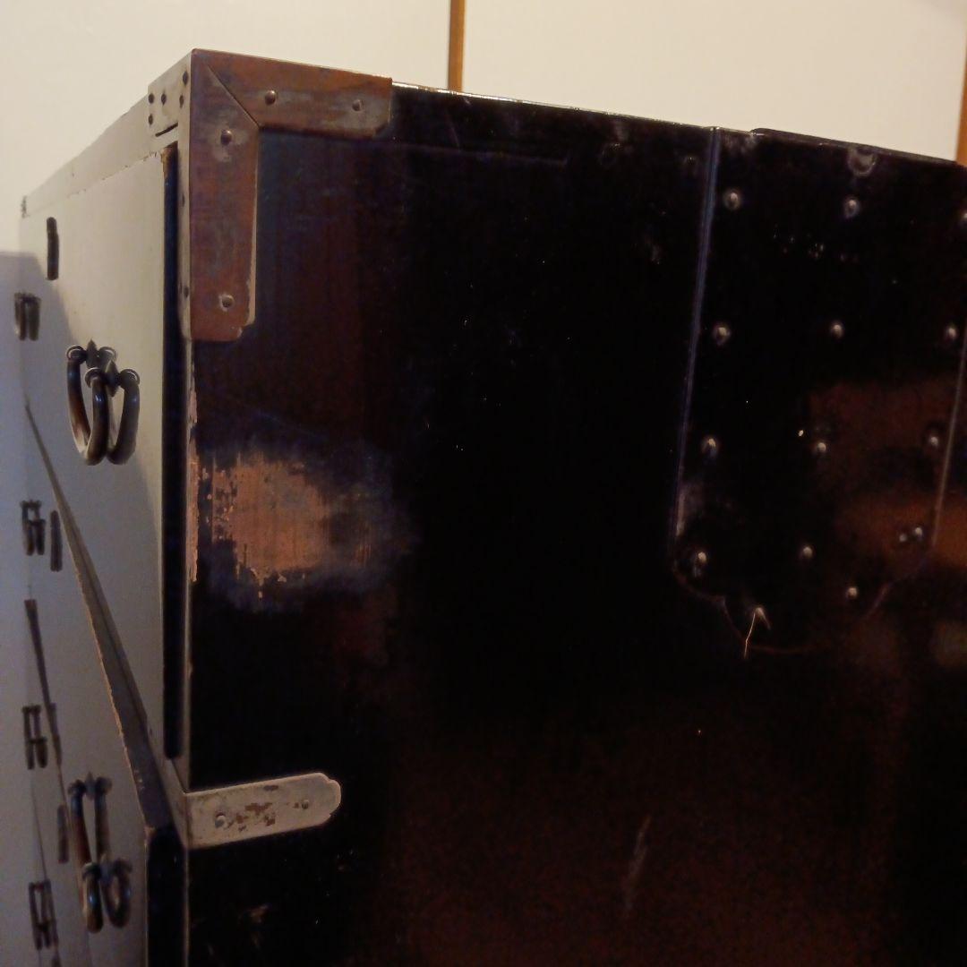 渋い箪笥です。