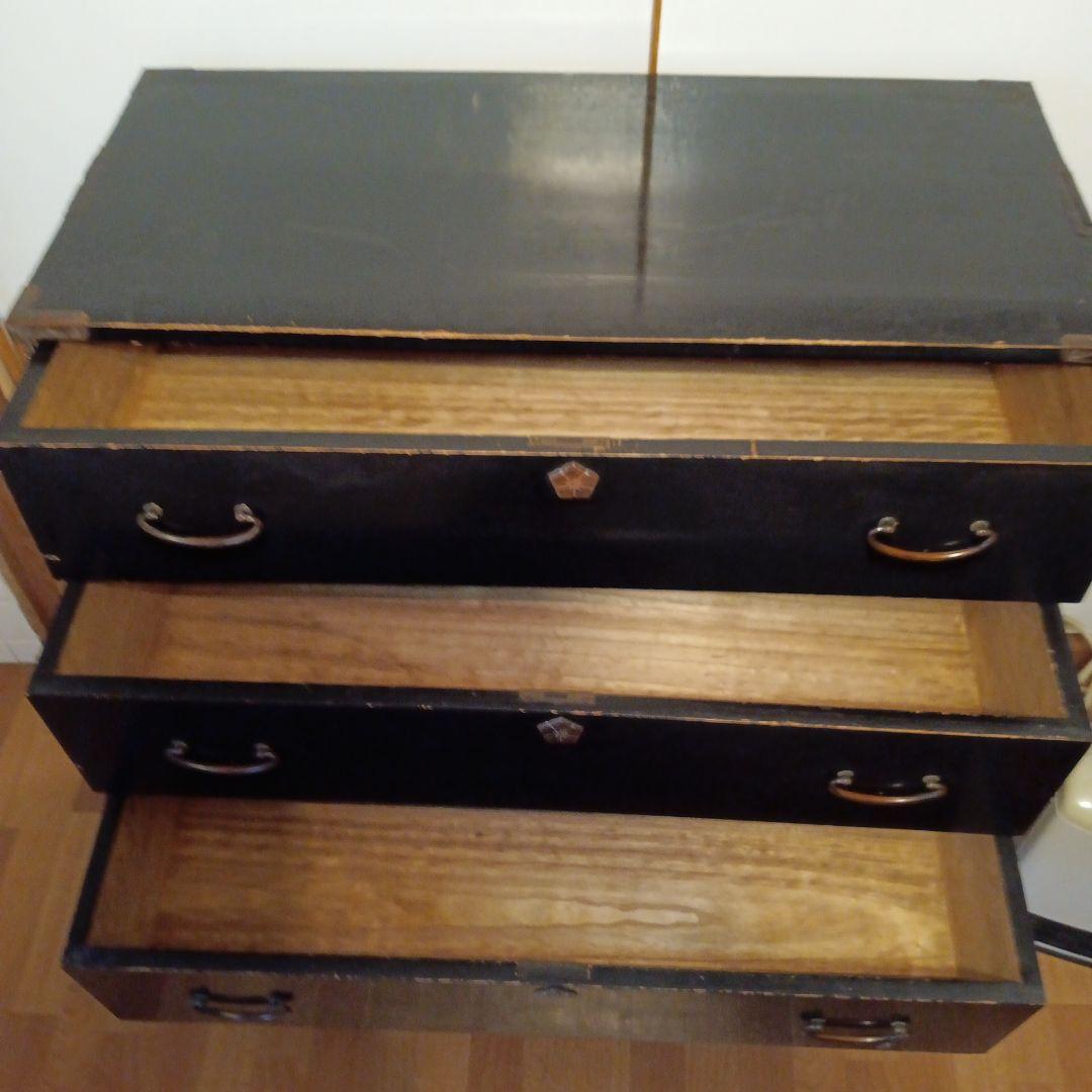 渋い箪笥です。