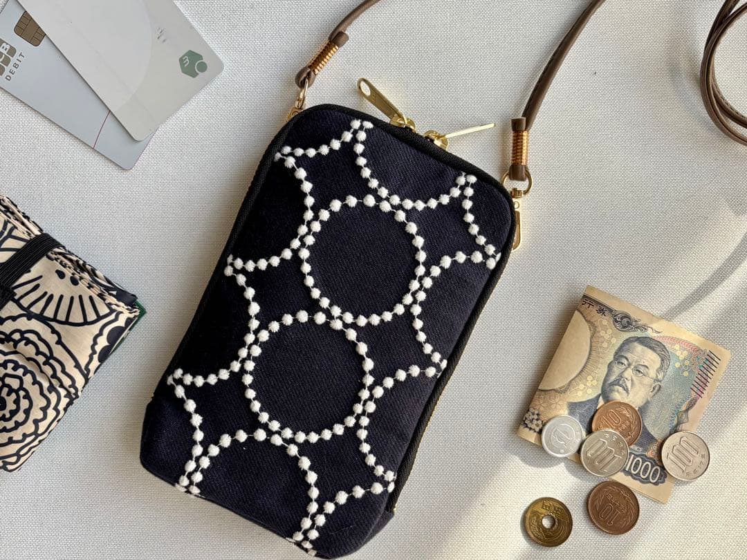 ★完成品【スマホショルダー】ミナペルホネン タンバリン navy×white