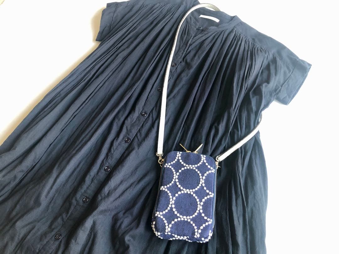 ★完成品【スマホショルダー】ミナペルホネン タンバリン navy×white