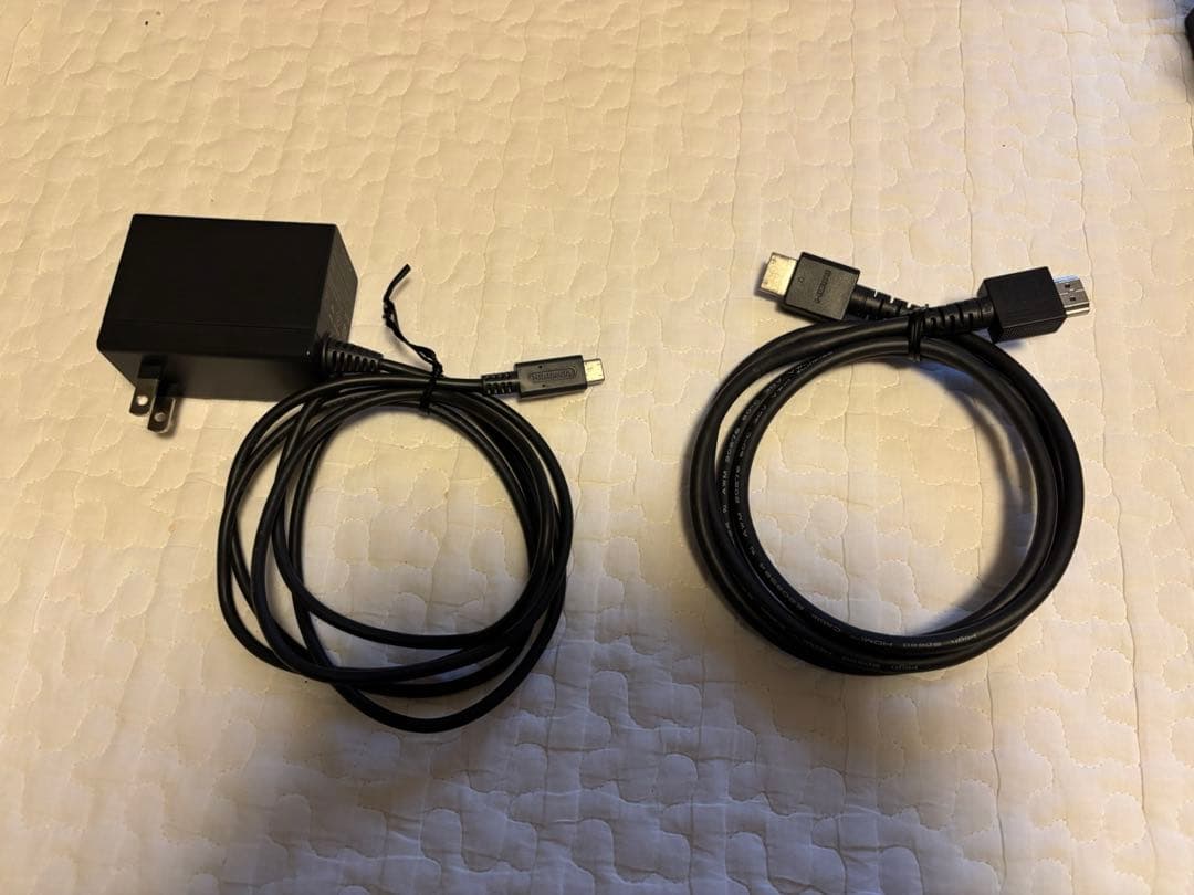 ニンテンドーSwitch 通常モデル 中古品（2022年購入・箱あり）