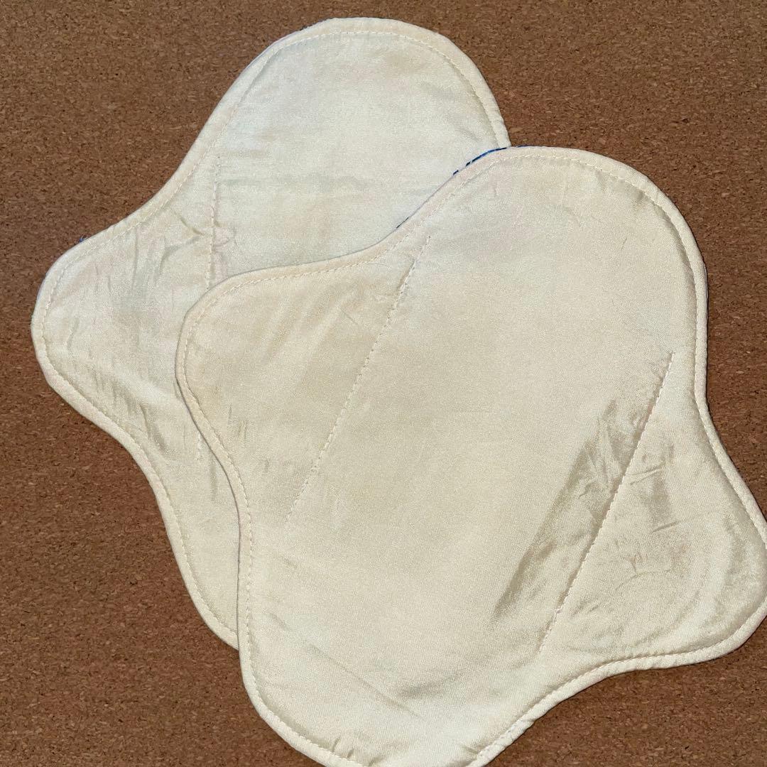 ２枚組ポケライナー　肌面シルクよもぎ染め　ジンベイザメ