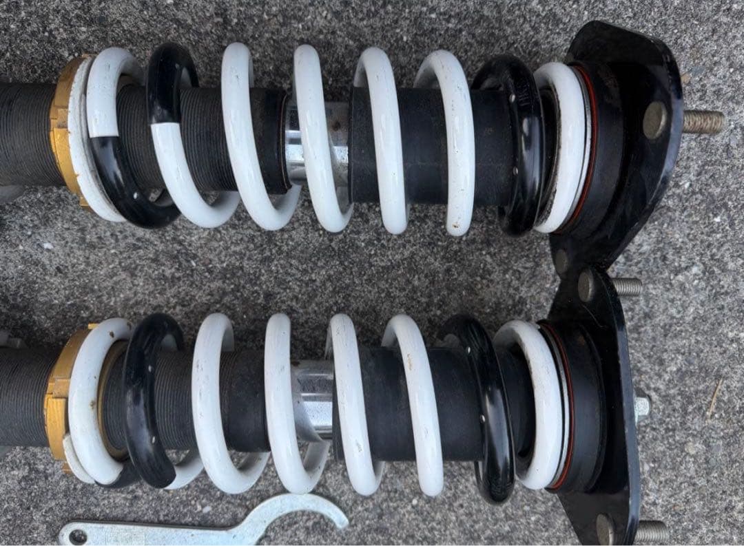 ま*ん様 HKS ハイパーマックス スタイルL の車高調になります。