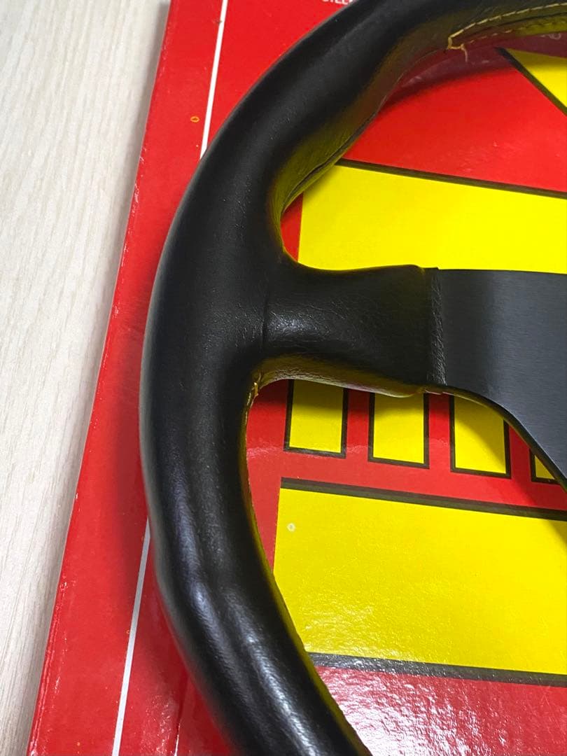 MOMO VELOCE RACING 320mm ステアリング