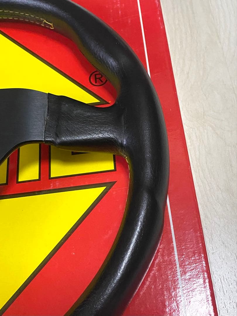 MOMO VELOCE RACING 320mm ステアリング