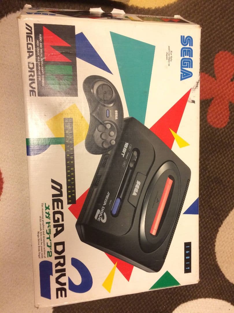 メガドライブ　コントローラー2個　二人で遊べます　懐かしい30年近く前のものです