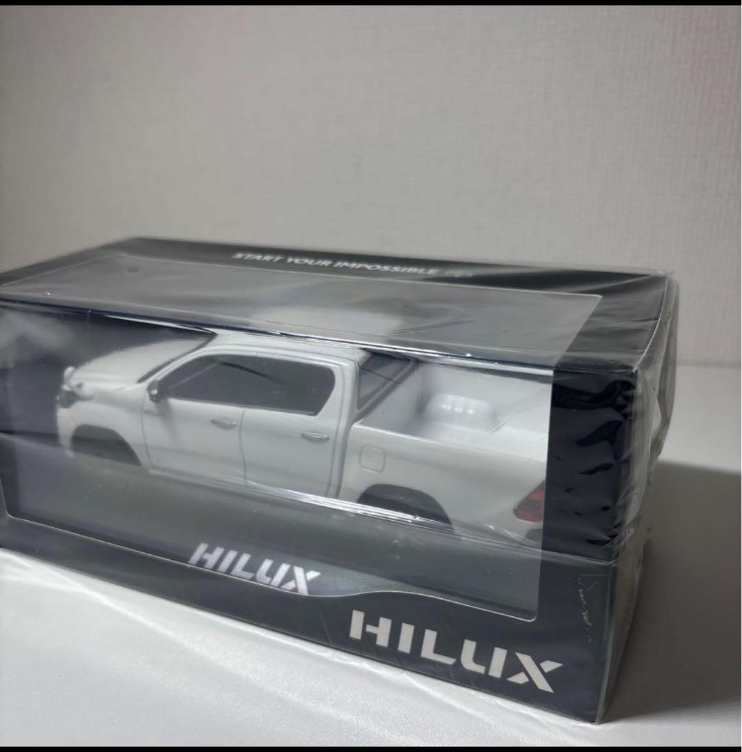 正規品販売中　トヨタ　ハイラックス　ミニカー　ホワイト　新品　未開封